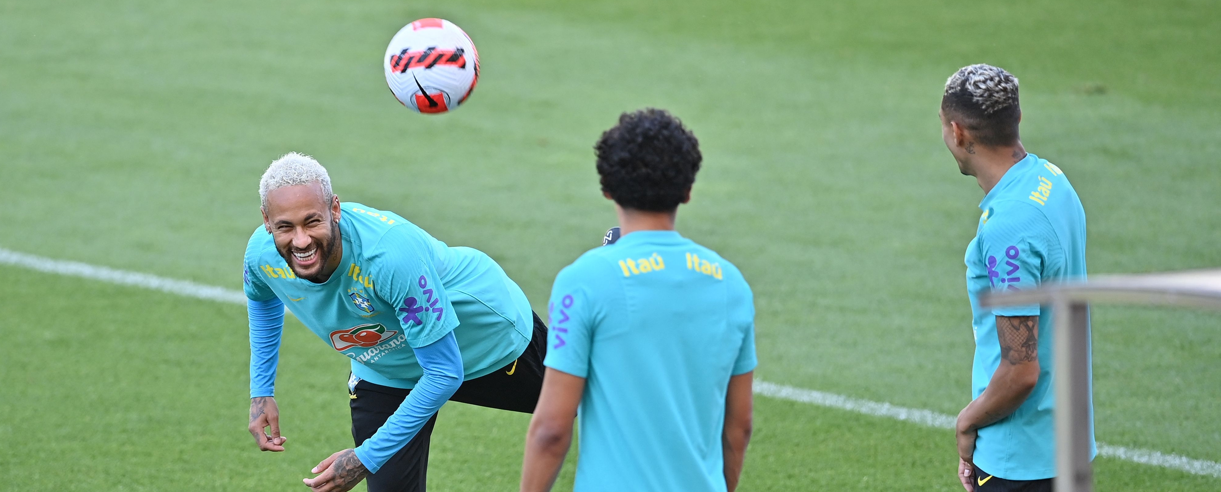 Neymar, durante el entrenamiento brasileño de este martes. (Foto Prensa Libre: AFP)