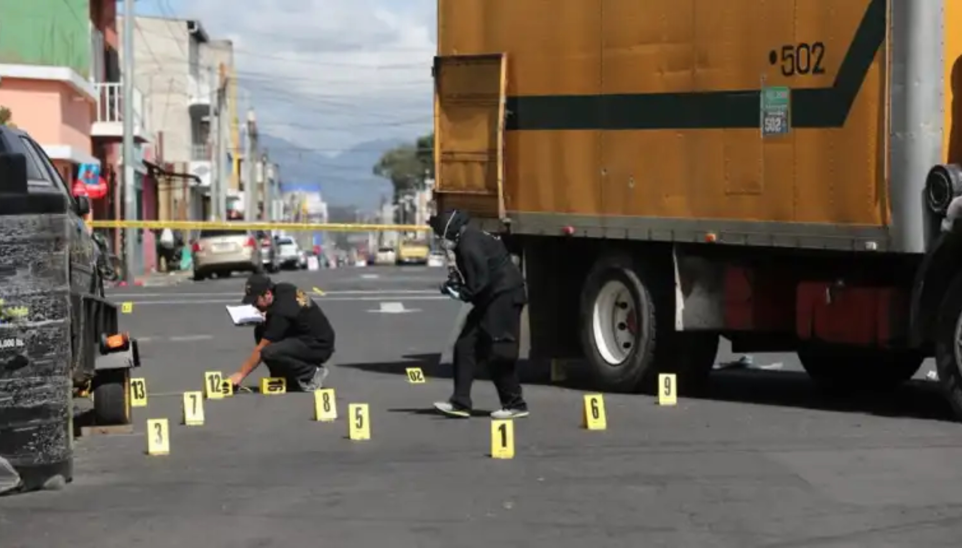 Durante más de una década los ataques a camiones recolectores de basura se han cobrado la vida de pilotos y trabajadores. El cobro de extorsión ha sido la constante. (Foto Prensa Libre: Hemeroteca PL)