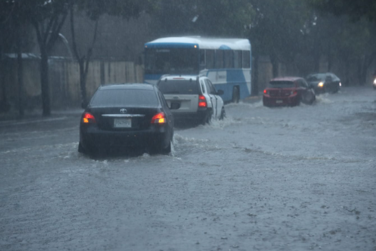 INUNDACIÓN AVENIDA HINCAPIÉ