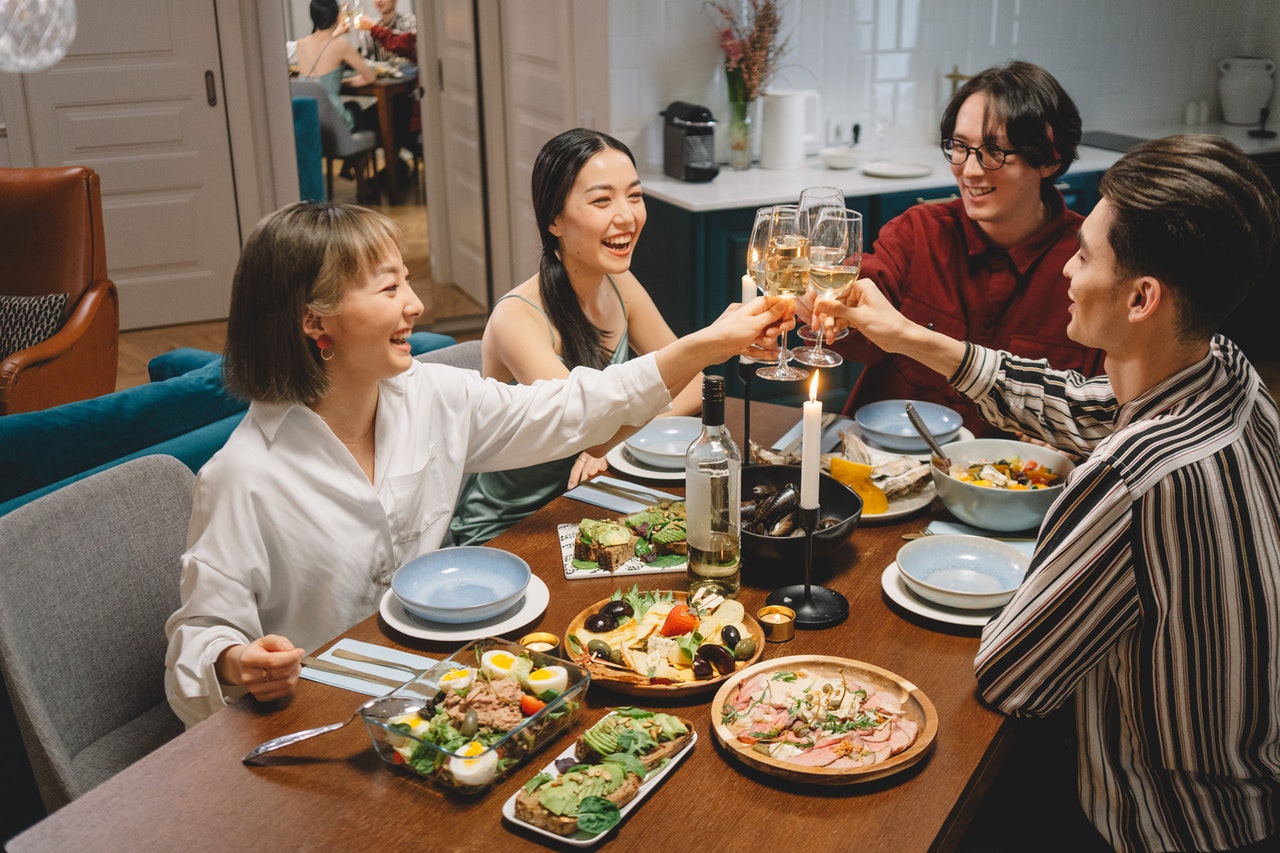 Una convivencia familiar positiva y en armonía fomenta valores morales que luego servirán para convivir con otros. (Foto Prensa Libre: cottonbro en Pexels).