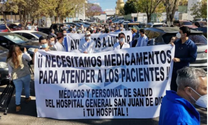 Personal médico ha manifestado en los últimos meses que no hay medicamentos disponibles. El MSPAS pretende dar fin a estos problemas con una ley que facilita las compras directas, aunque la propuesta es cuestionada por expertos en sistemas de salud. (Foto Prensa Libre: Hemeroteca PL)