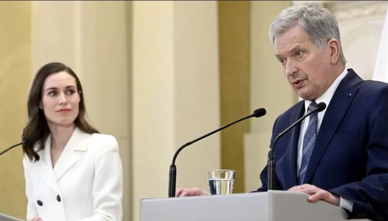 La primera ministra de Finlandia, Sanna Marin, junto al presidente Sauli Niinistö.

Fuente de la imagen, Getty Images
Pie de foto,

La primera ministra de Finlandia, Sanna Marin, junto al presidente Sauli Niinistö. GETTY IMAGES