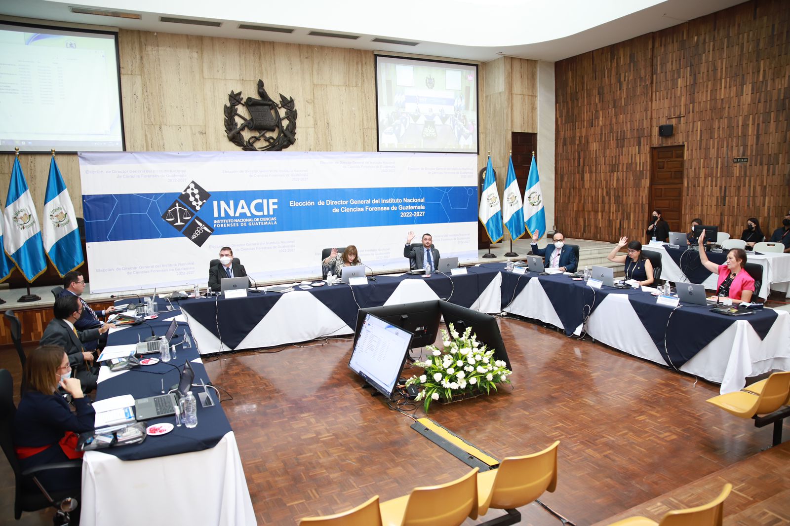 La Comisión de Postulación para director de Inacif 2022-2027 comenzó con la revisión de expedientes. (Foto. Prensa Libre. Organismo Judicial)