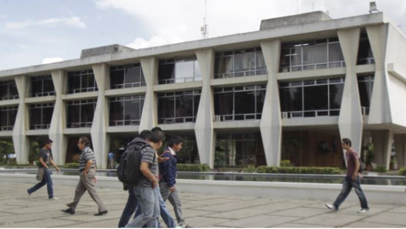 Para profesionales del derecho no existe fundamento legal para que el CSU detenga la elección de rector mientras se resuelven los amparos interpuestos. (Foto Prensa Libre: Hemeroteca PL)