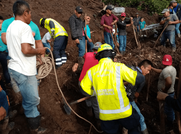 SOTERRADOS EN TUCURÚ