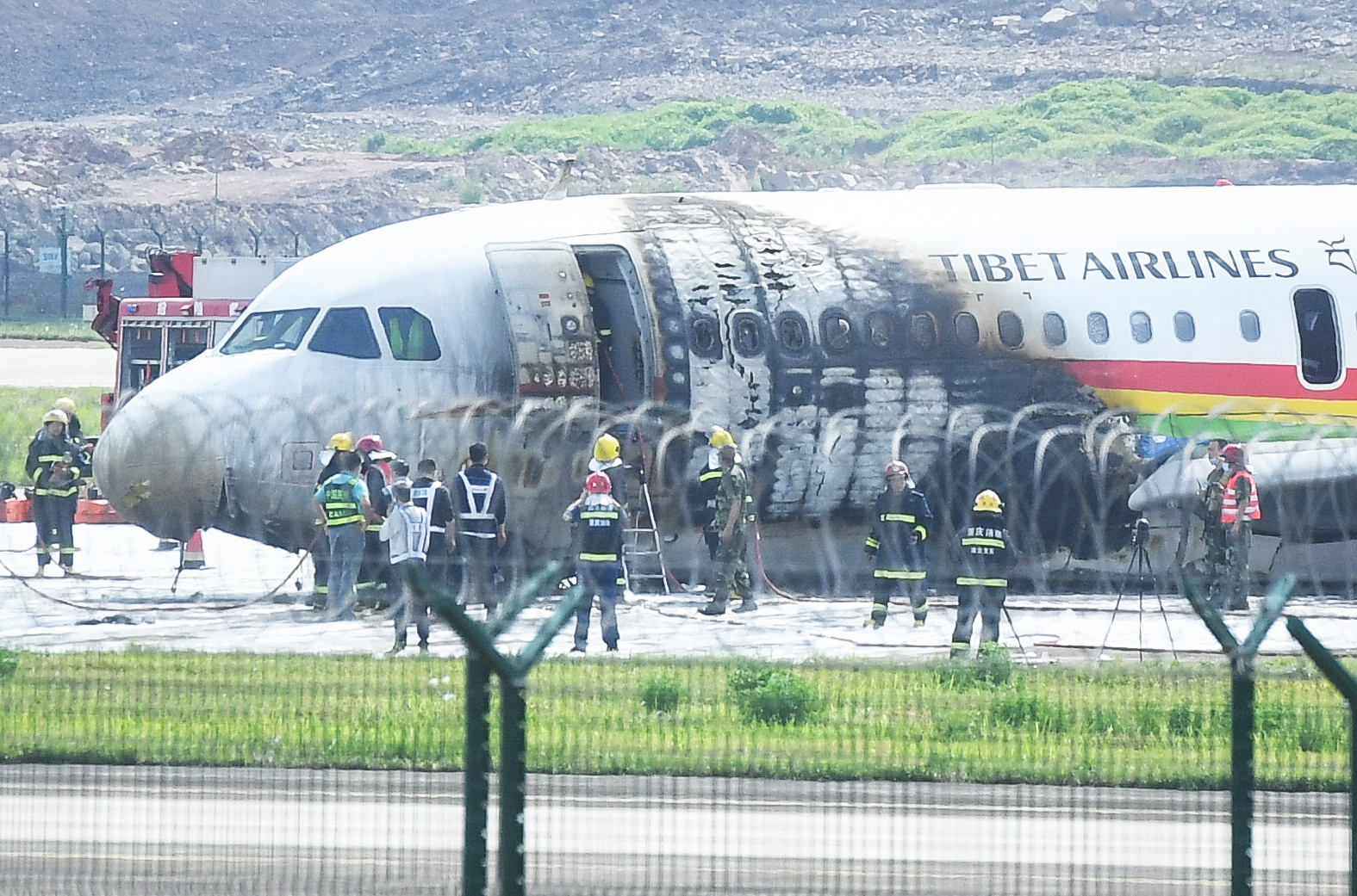 Avión incendiado