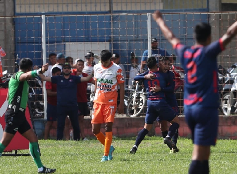 Gracias a Rotondi, Municipal tomó ventaja en la serie ante Achuapa. (Foto Prensa Libre: Erick Ávila)