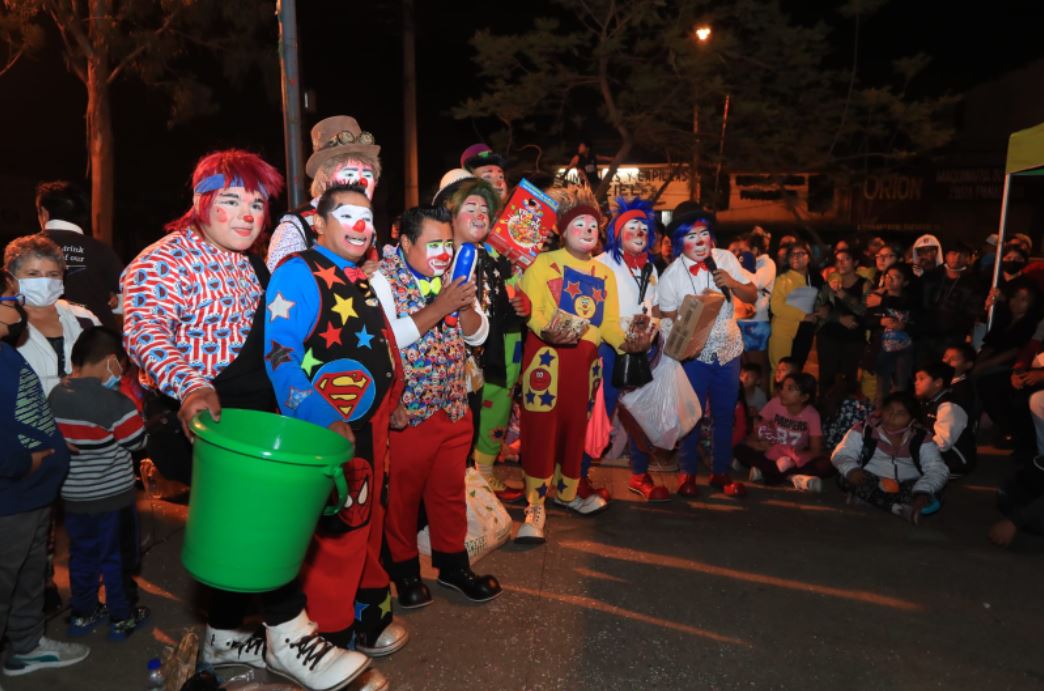 Compañeros, amigos, familiares y vecinos demandan que esposos aparezcan con vida. (Foto Prensa Libre: Élmer Vargas)