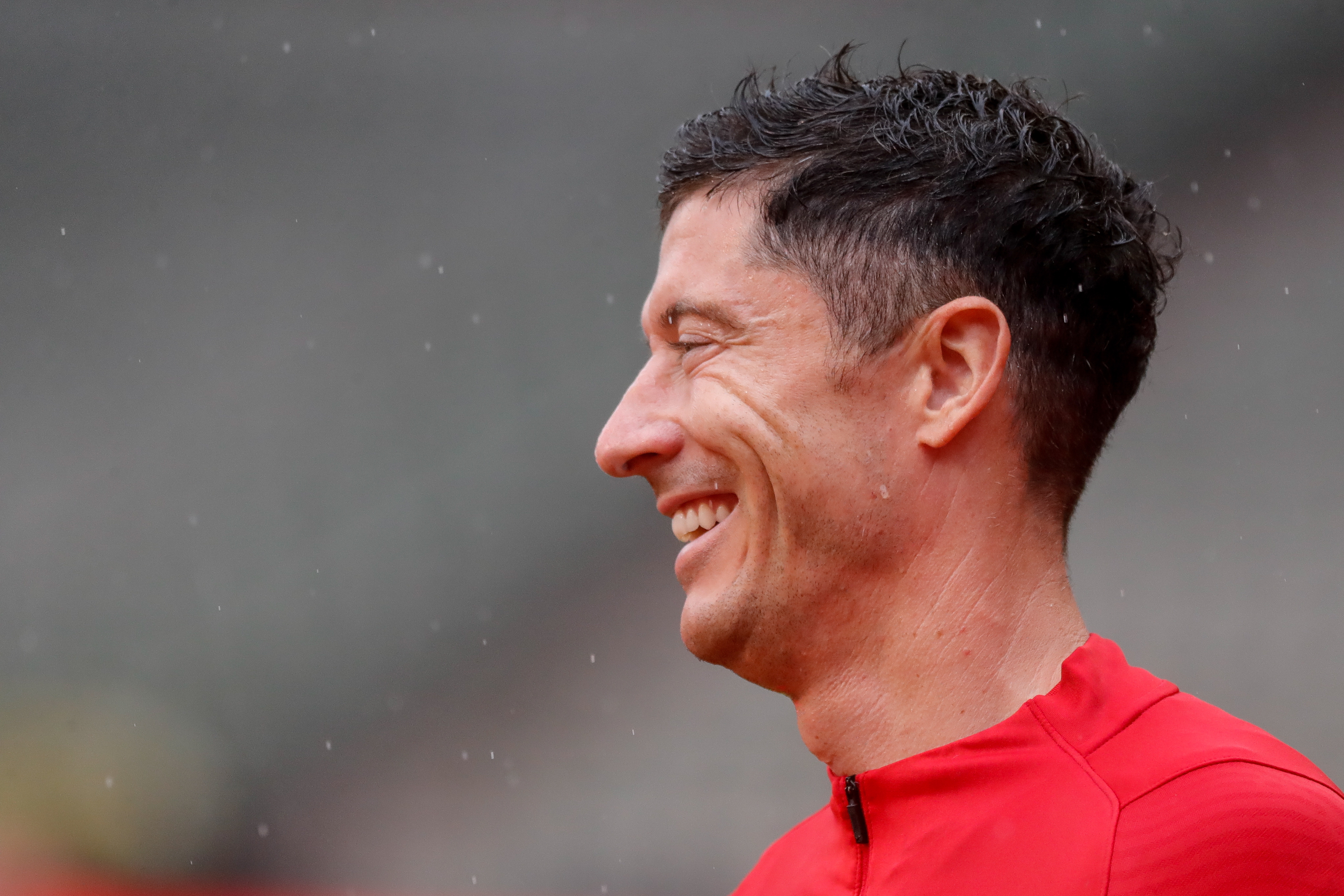 Robert Lewandowski es nuevo jugador del Barcelona, según le confirmó una fuente a EFE. (Foto Prensa Libre: EFE)