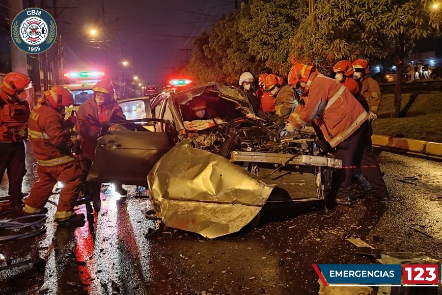 Accidente Calzada Atanasio Tzul