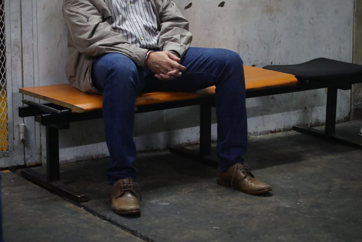 William Balz Gallardo, quien se encontraba prófugo de la justicia, fue capturado por su supuesta vinculación a la compra de un edificio n la zona 5 que sería para uso de esa institución y al caso Red de Poder. (Foto Prensa Libre: Carlos Hernández)