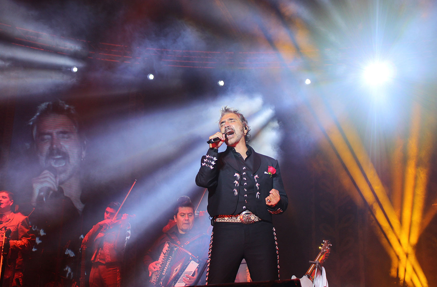 Alejandro Fernández en concierto en Guatemala. (Foto: Fernanda Mérida)