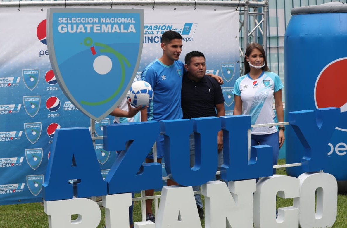 Los integrantes de Selección Nacional compartieron un tiempo con sus seguidores. Foto Prensa Libre (Erick Ávila) 