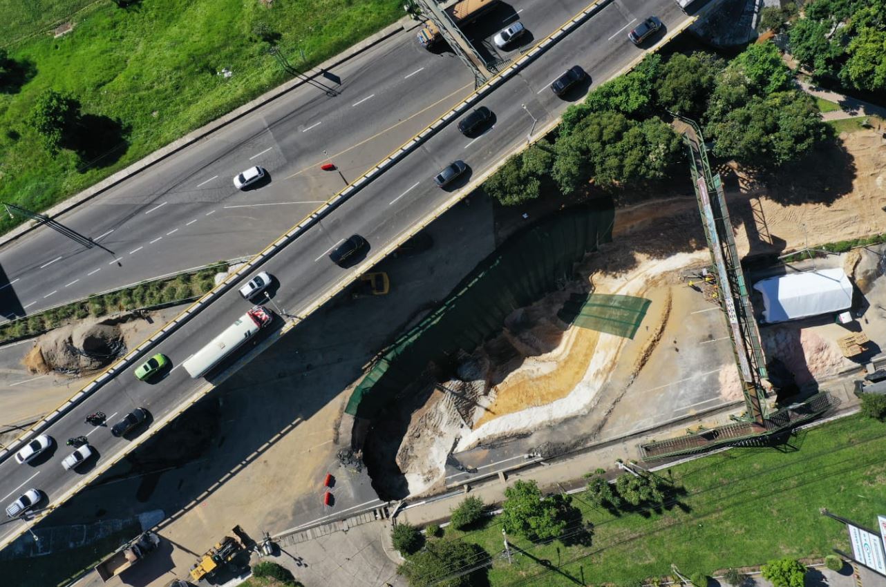 Trabajos en el km 15 de la ruta al Pacífico, Villa Nueva. (Foto Prensa Libre: Carlos Hernández Ovalle)