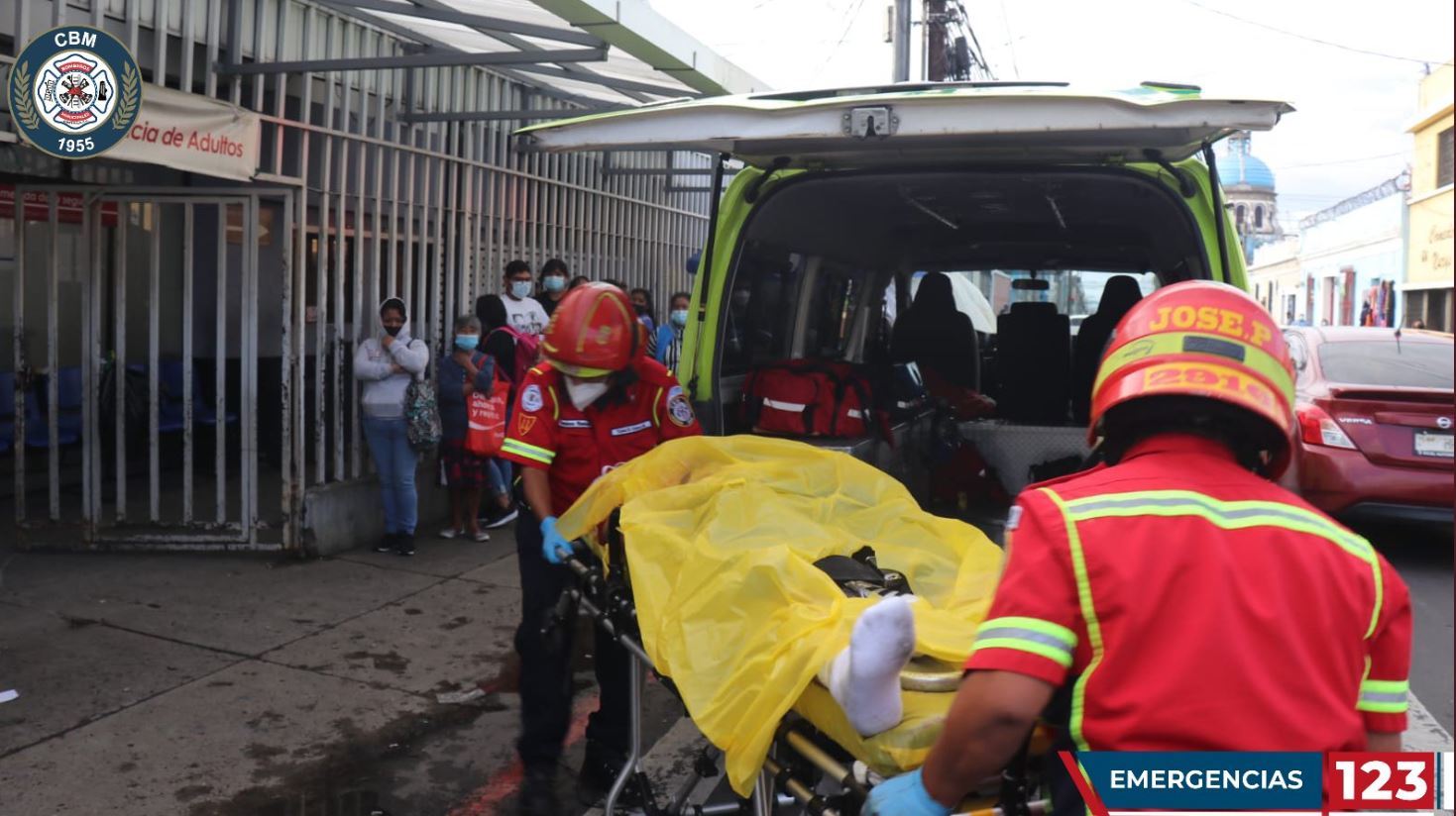 Entre los heridos de bala se encuentra un menor de edad, informaron los socorristas (Foto: Bomberos Municipales).