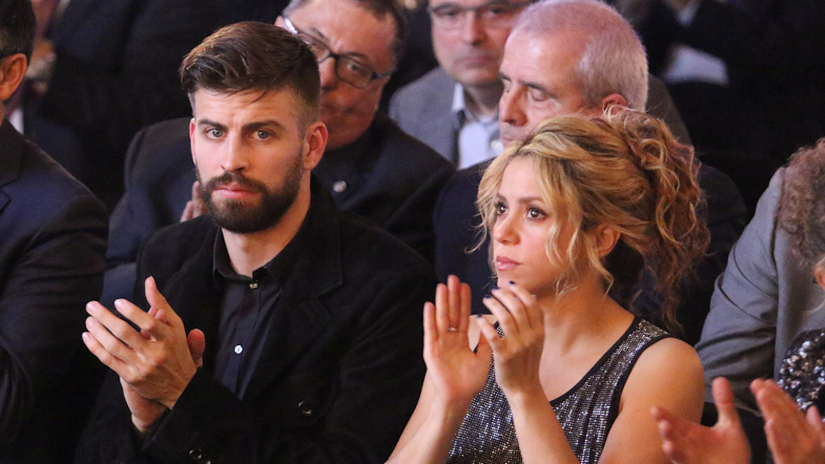 El futbolista Gerard Piqué y la cantante Shakira con Josep Maria Bartomeu durante el acto "Festa de l'Esport Català " en Barcelona.25/01/2016