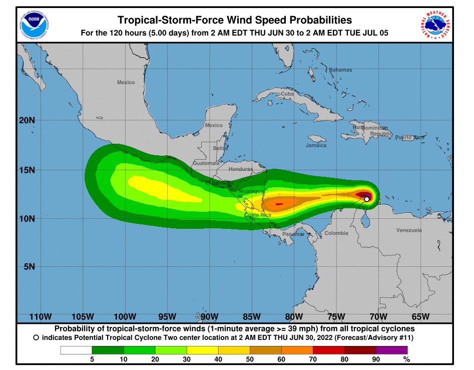 Posible trayectoria del sistema de baja presión que monitorea el Insivumeh. (Foto Prensa Libre: www.https://www.nhc.noaa.gov/)