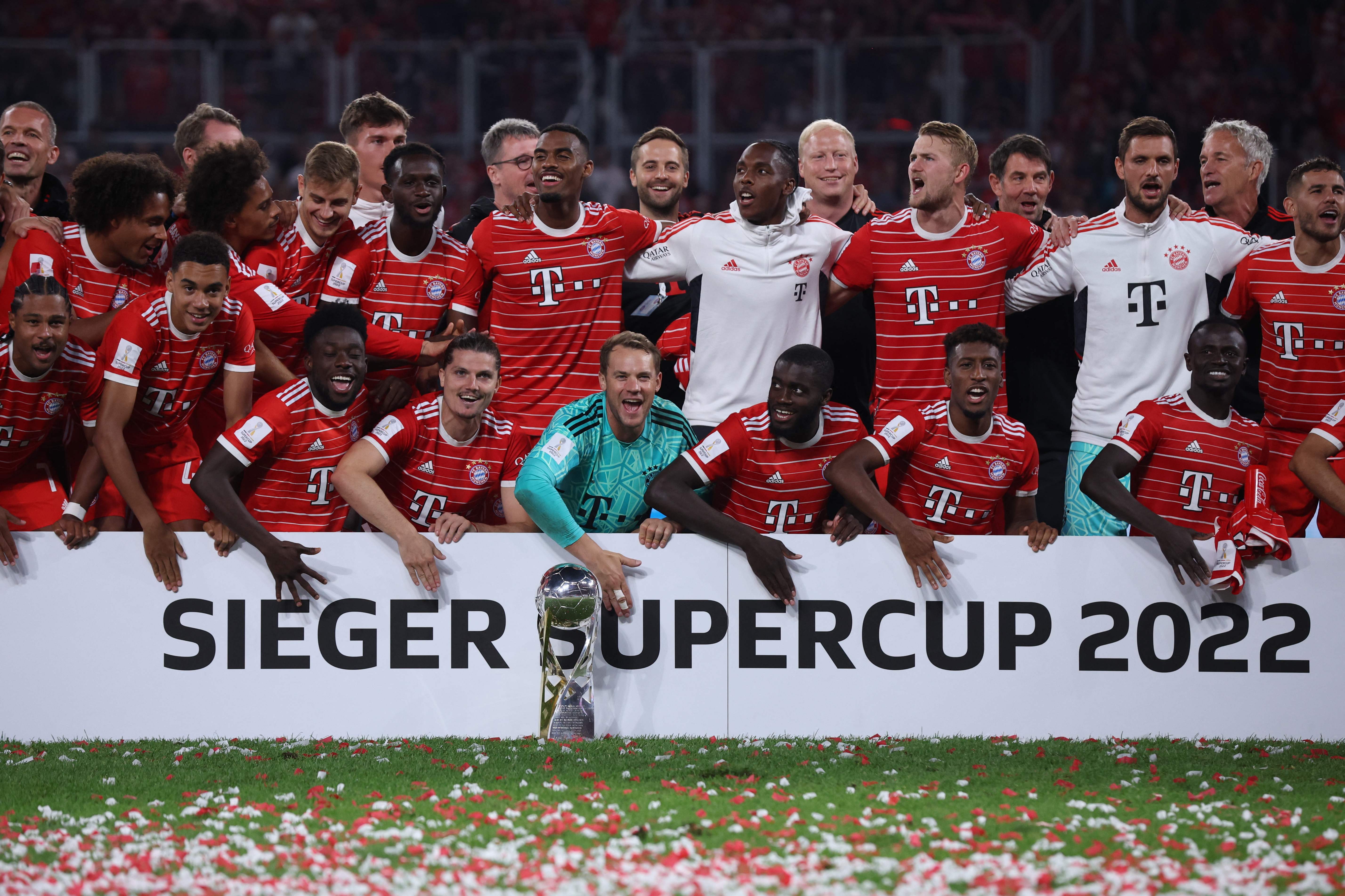 Los jugadores del Bayern Múnich celebran la obtención de un nuevo título. Foto Prensa Libre (AFP)