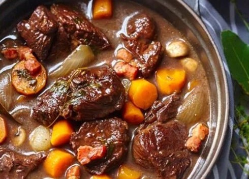 Boeuf Bourguignon es una receta emblemática de la alta gastronomía francesa,  preparada por el chef Jorge Lazo, de restaurante La Maison. (Foto Prensa Libre, cortesía de Jorge Lazo)