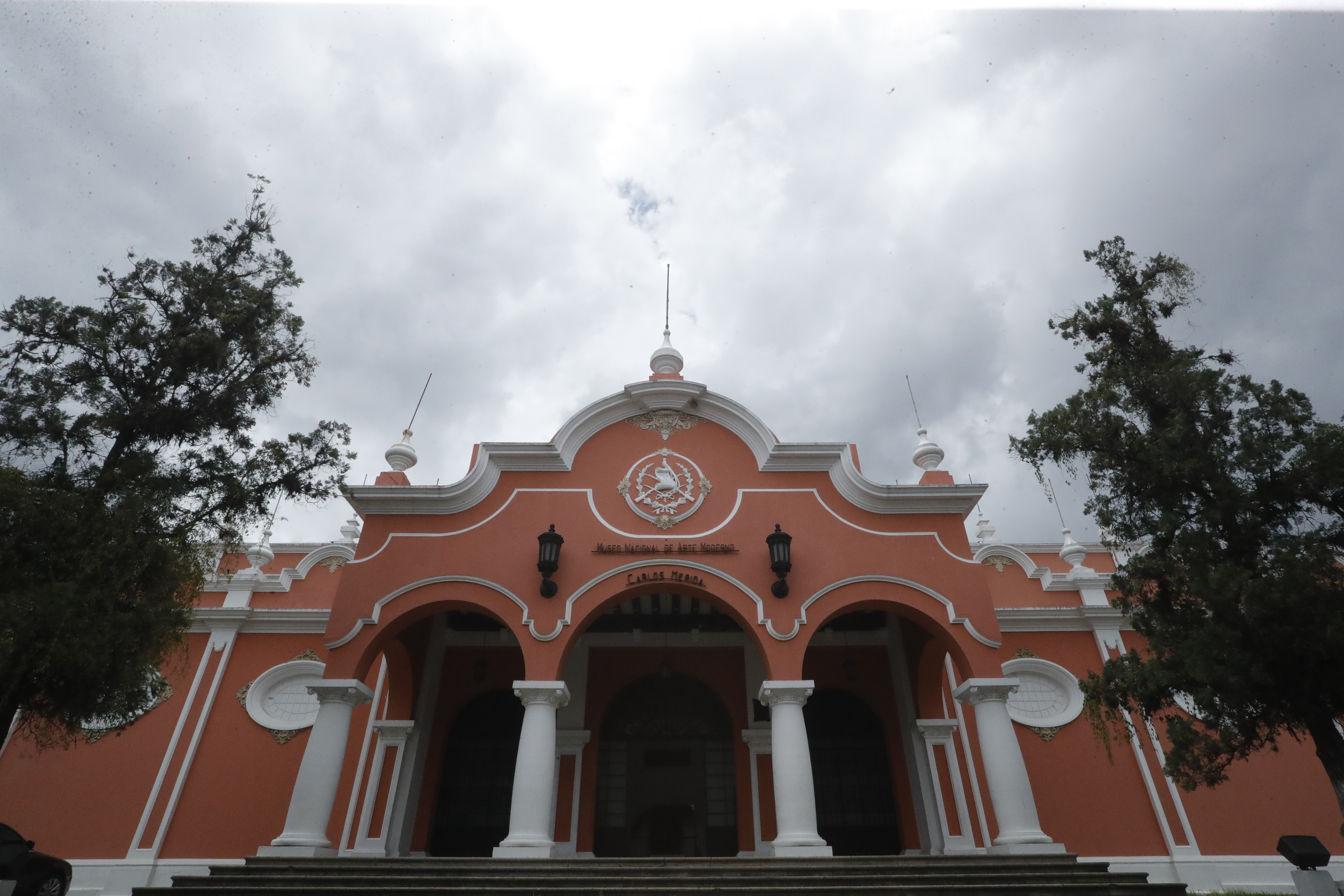 Museo Nacional de Arte Moderno Carlos Merida. El director del museo  Rudy Cotton, denuncia que ha sido acosado por la direccin de Cultura y Deportes para que firme un documento que apruebe desmembrar el mudejar que fue construido hace 85 aos.  





Fotografa  Esbin Garcia 29-07-22