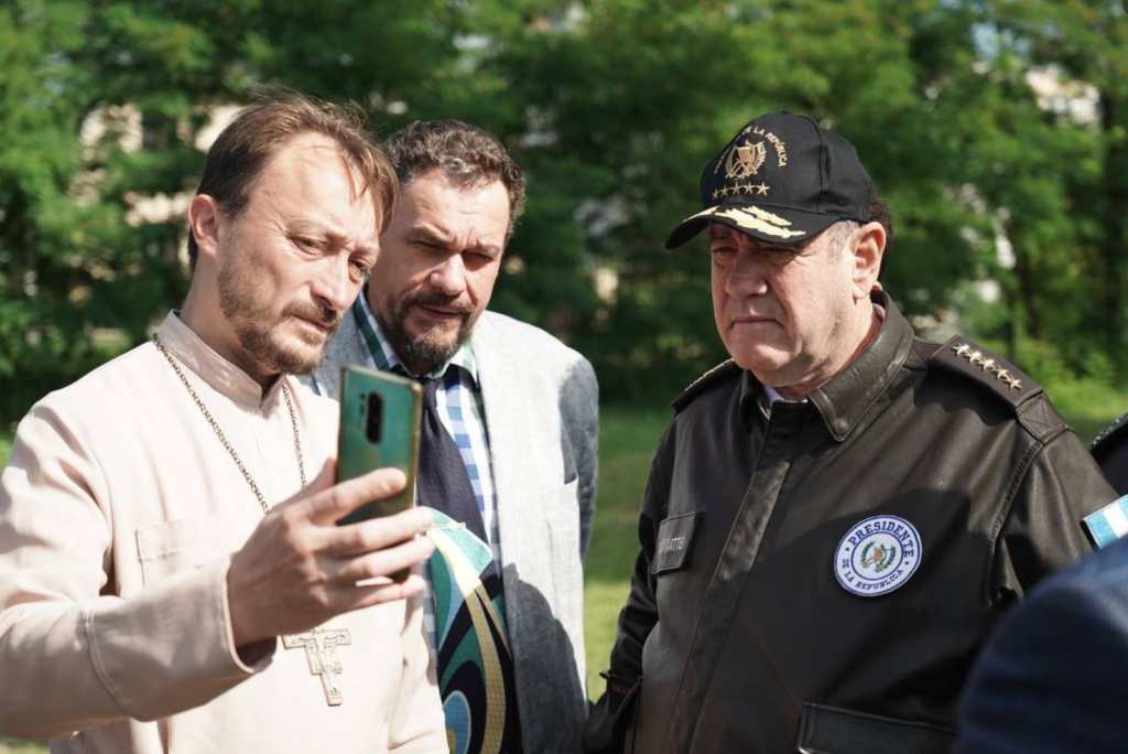 Alejandro Giammattei, presidente de Guatemala, en su visita a Ucrania. (