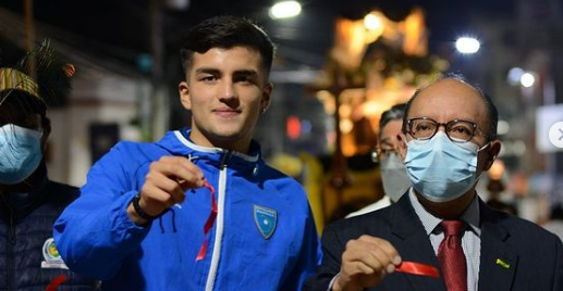 Jorge Moreno después de inaugurar la calle que llevará su nombre. Foto Prensa Libre (Jorge Moreno Instagram)