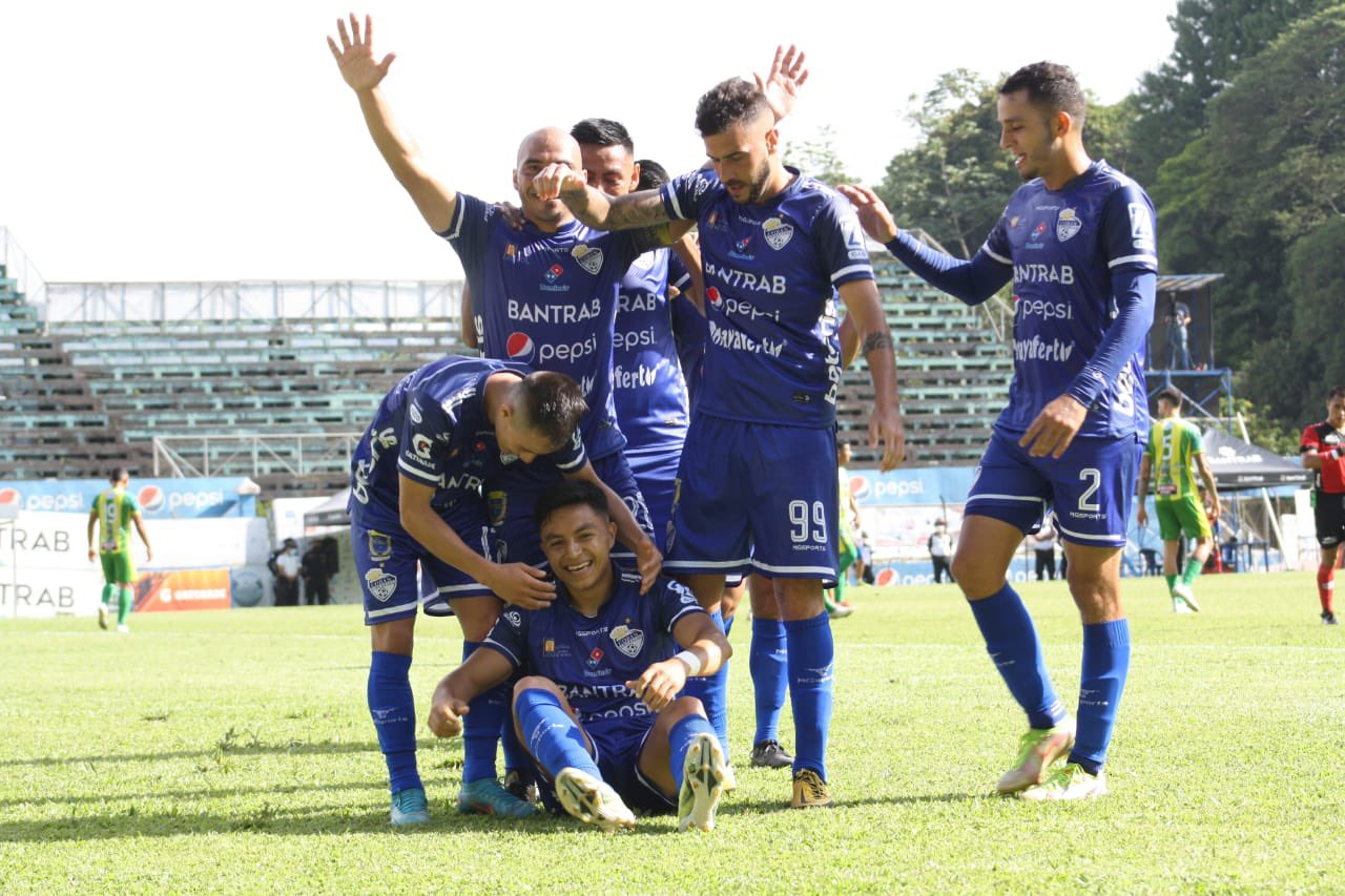 Cobán Imperial consiguió su segundo trinfo consecutivo. Foto Redes