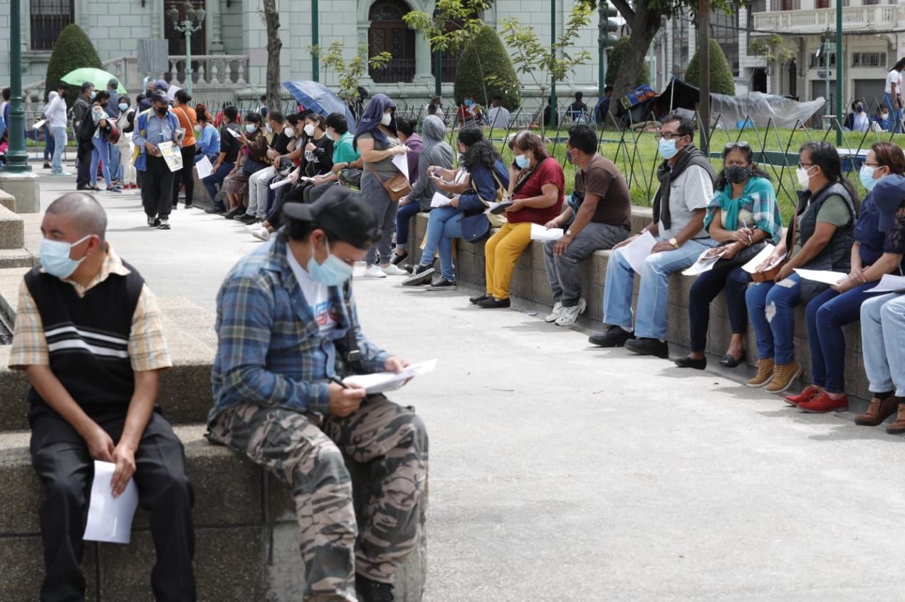 El uso de mascarilla en Guatemala será obligatorio nuevamente, en espacios abiertos y cerrados. (Foto Prensa Libre: Esbin García)