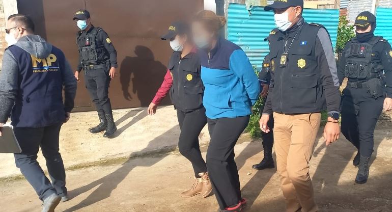 Al menos d12 personas fueron detenidas en una serie de cateos que realizó el MP y la PNC en la capital y varios departamentos, en búsqueda de integrantes de una pandilla señalada de extorsión. (Foto Prensa Libre: MP)