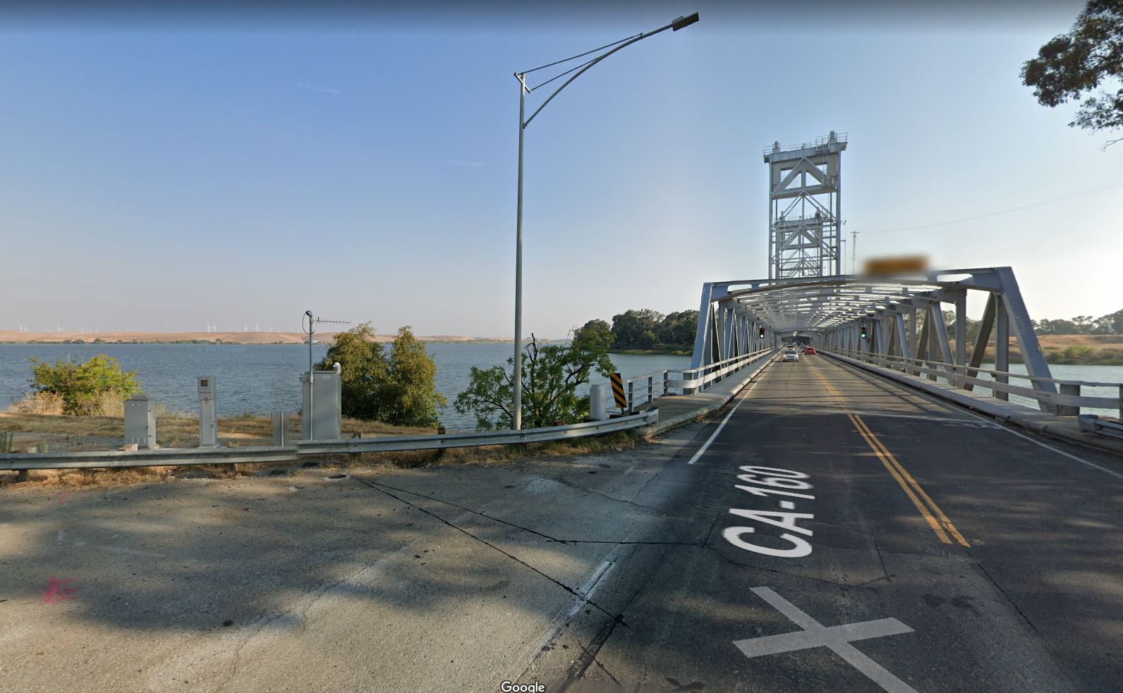 Área en la que se habrían ahogado tres guatemaltecos al rescatar a un niño que se ahogaba en el río Sacramento, Sacramento, California, Estados Unidos. (Foto Prensa Libre: Google Maps)