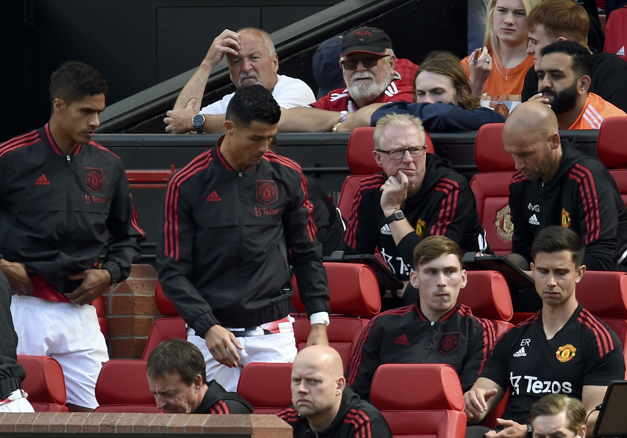 Cristiano Ronaldo inicio la temporada de Premier League en la banca. Foto Prensa Libre (AFP)