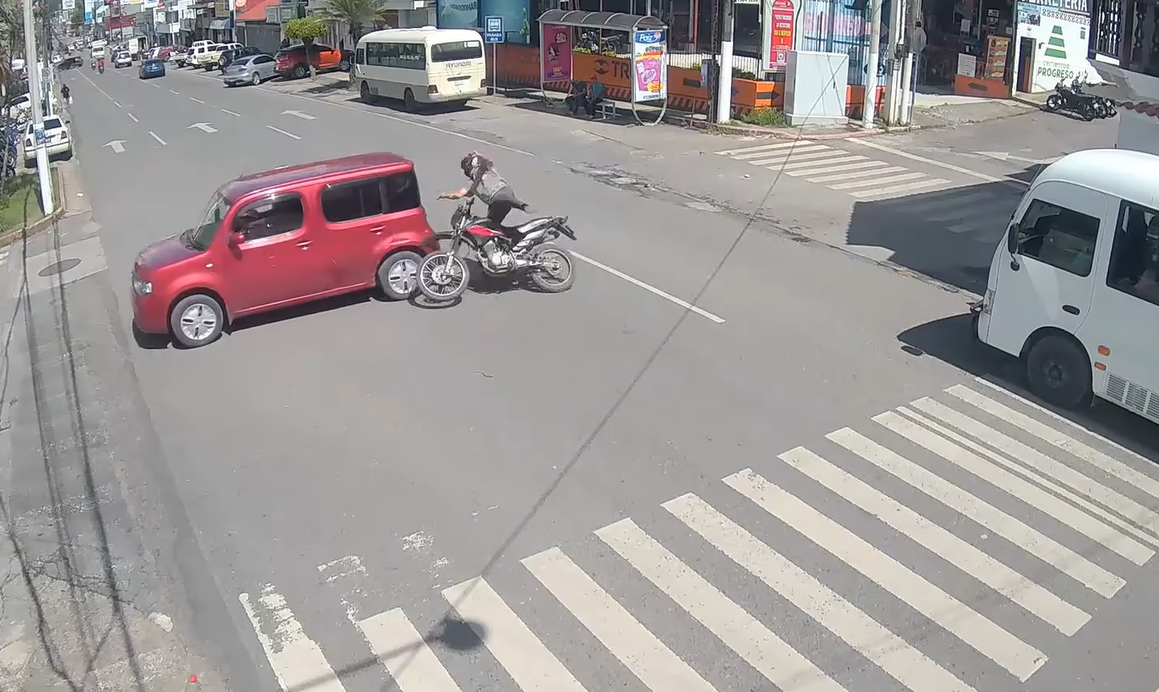 Graba accidente en Cobán