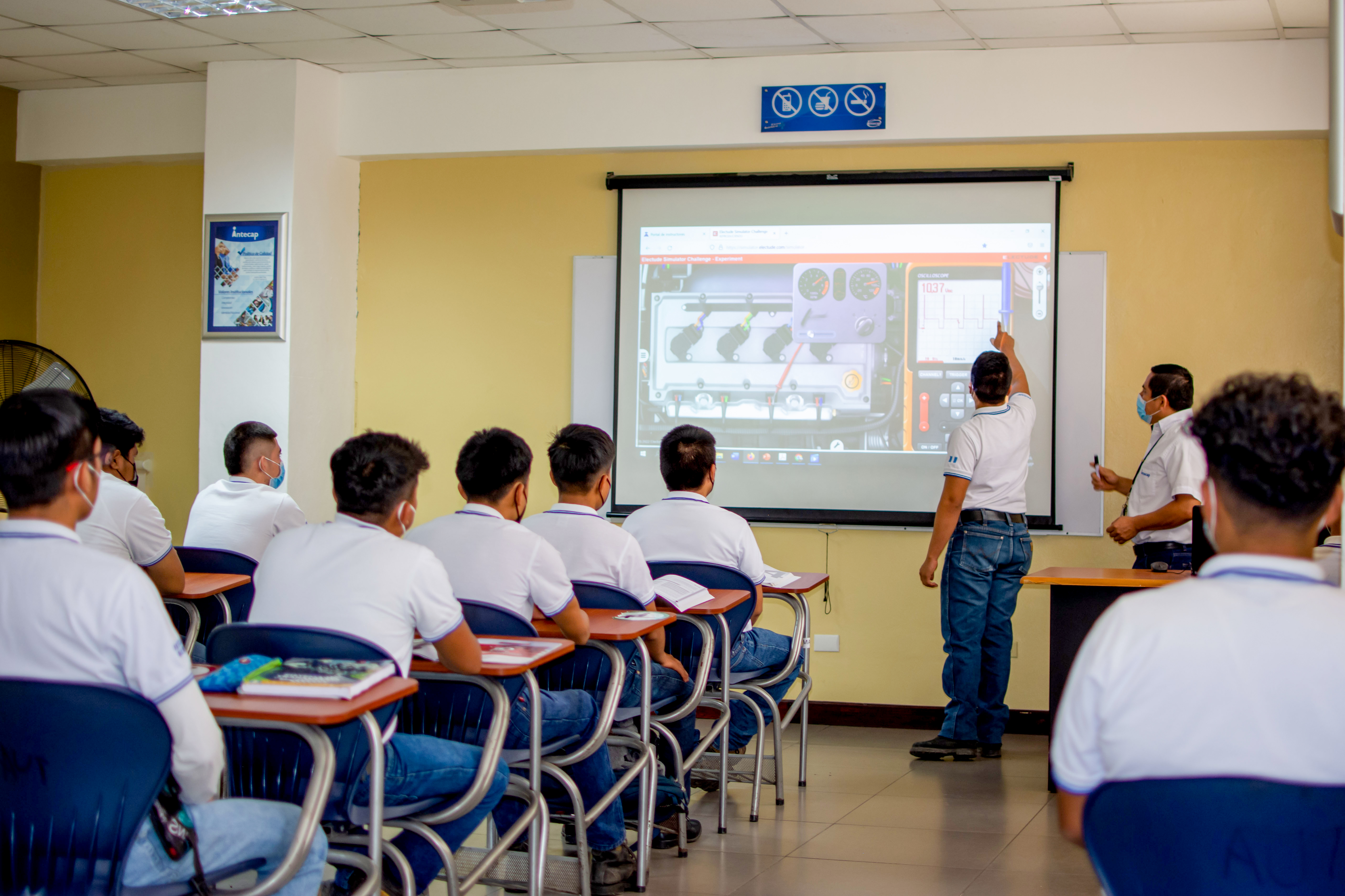 La conectividad es una herramienta que fortalece la educación. Foto Prensa Libre: Cortesía