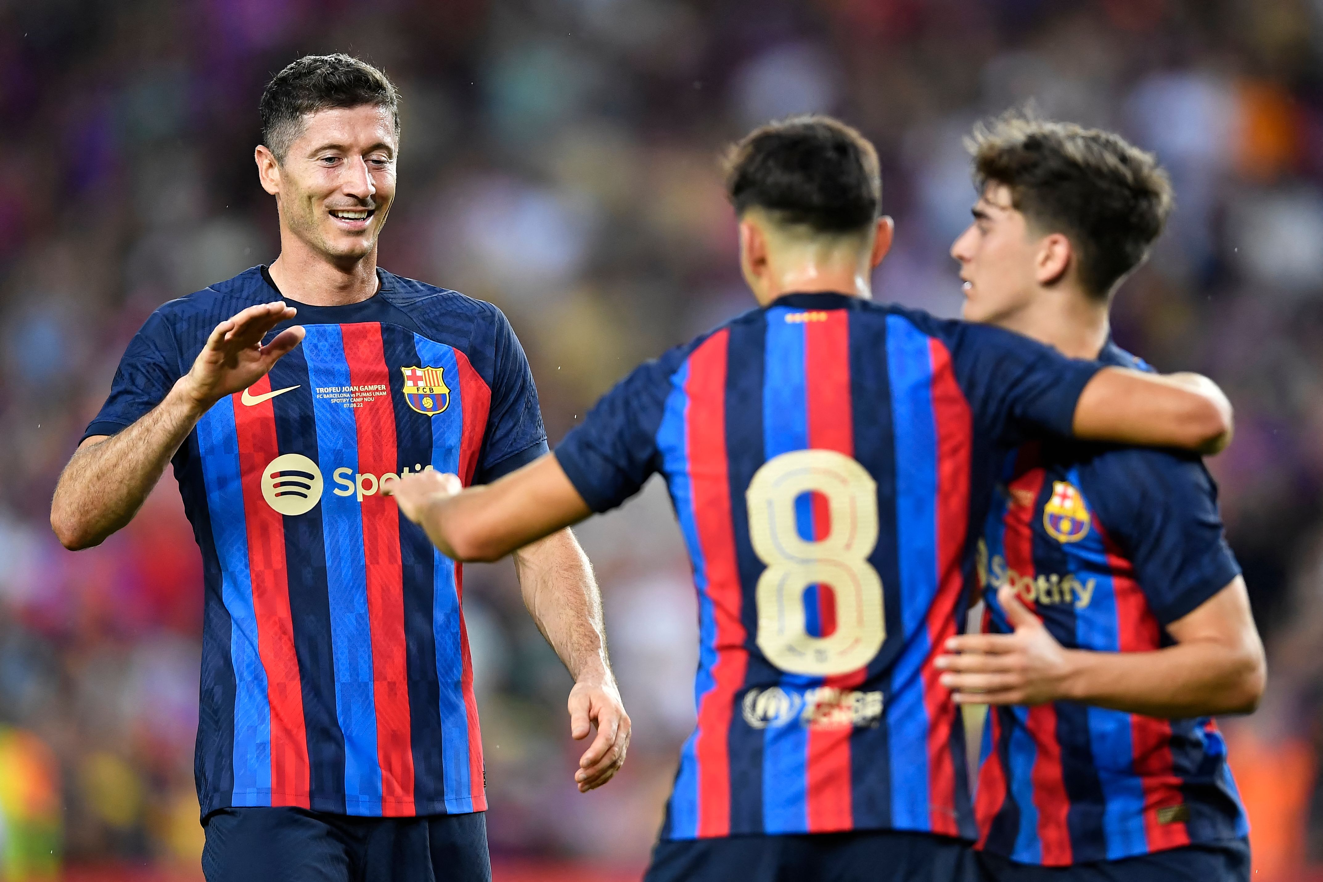 El delantero polaco brilló en su primer partido frente a su afición en el Spotify Camp Nou. Foto Prensa Libre (AFP)