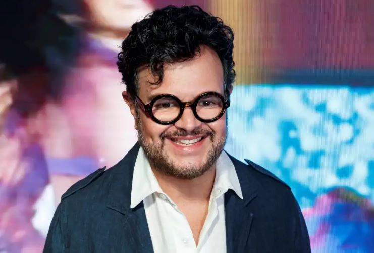 Foto del cantante mexicano Aleks Syntek tomada el 26 de abril de 2021 durante la alfombra roja del musical "Hoy no me puedo levantar", en Ciudad de México. (Foto Prensa Libre: EFE)