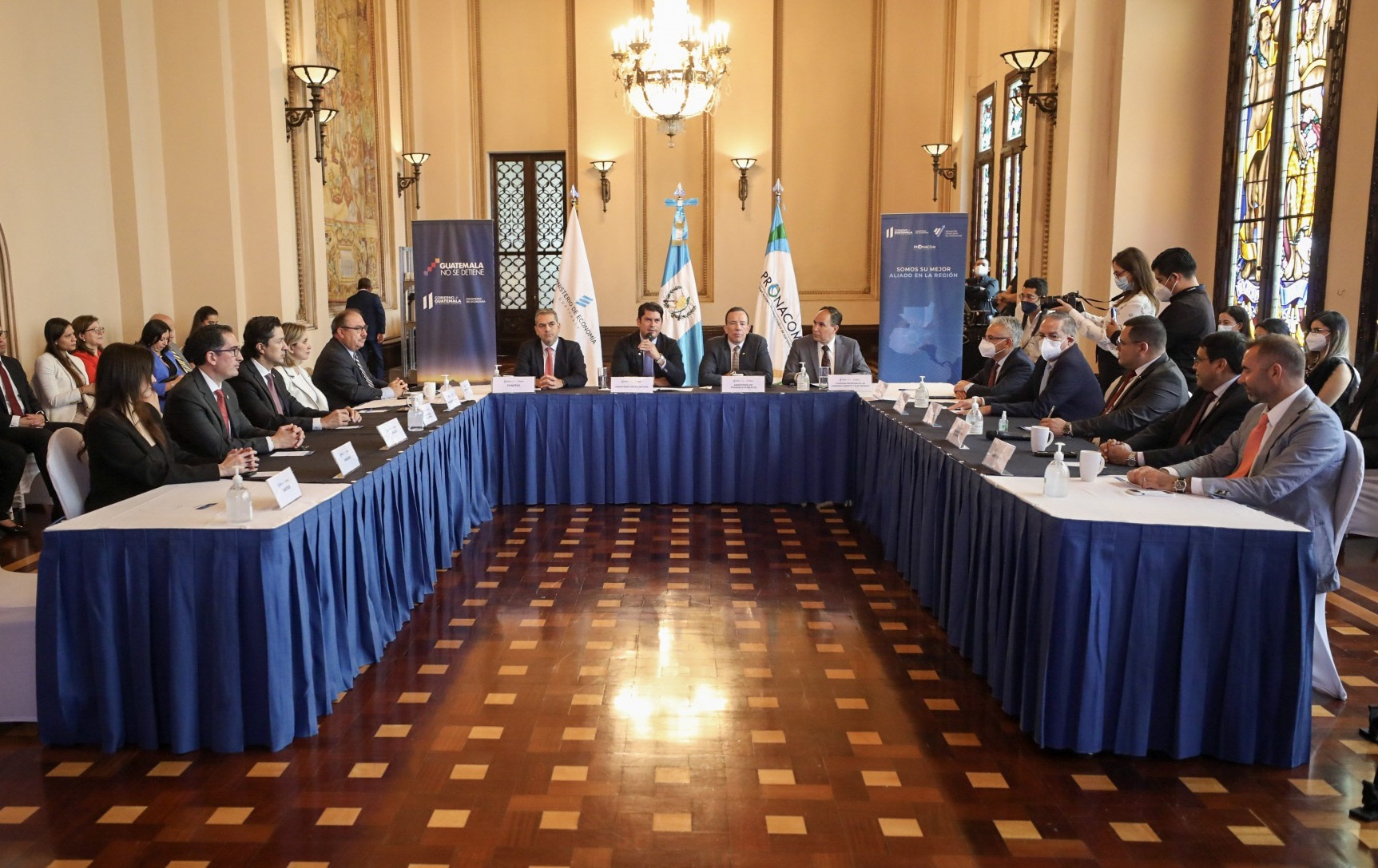 Firma de convenio para mesa de certeza jurídica