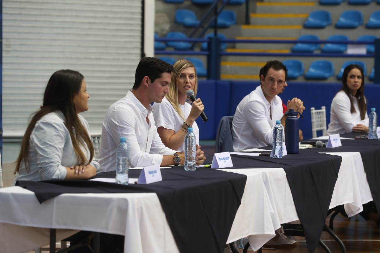 La exnadadora Gisela Morales, durante la conferencia de prensa de este jueves. (Foto Prensa Libre: Érick Ávila)