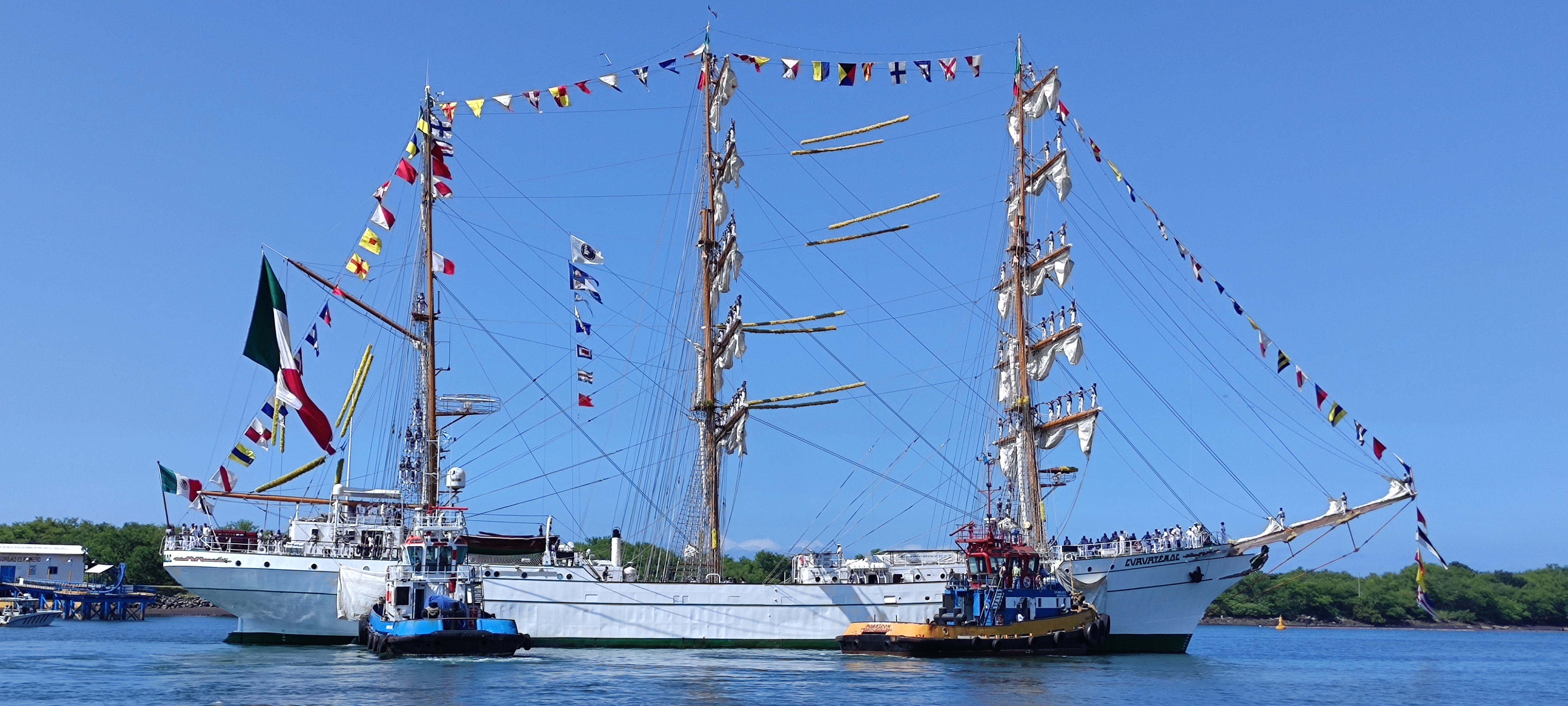 Buque Cuauhtémoc en Guatemala