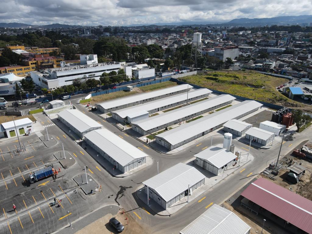 Vista aérea del Hospital Modular del IGSS en la zona 11 capitalina. Fue construido para atender a pacientes con covid-19. Foto IGSS. 