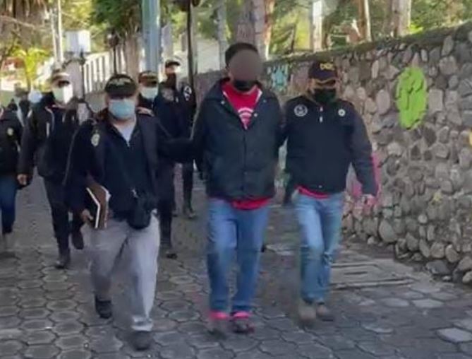 Luis Joaquín Raxtún Yach, de 38 años, fue detenido pues es señalado por las autoridades de violación contra una mujer de 22 años con discapacidad psicosocial en  Panajachel, Sololá. (Foto Prensa Libre: PNC)