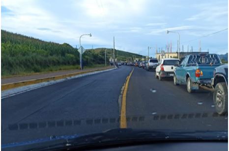 Esta mañana se reportan bloqueos en el kilómetro 170 de la ruta interamericana. Pobladores exigen al Estado su intervención para el cese al conflicto entre Ixtahuacán y Nahualá. (Foto Prensa Libre: Mynor Toc)