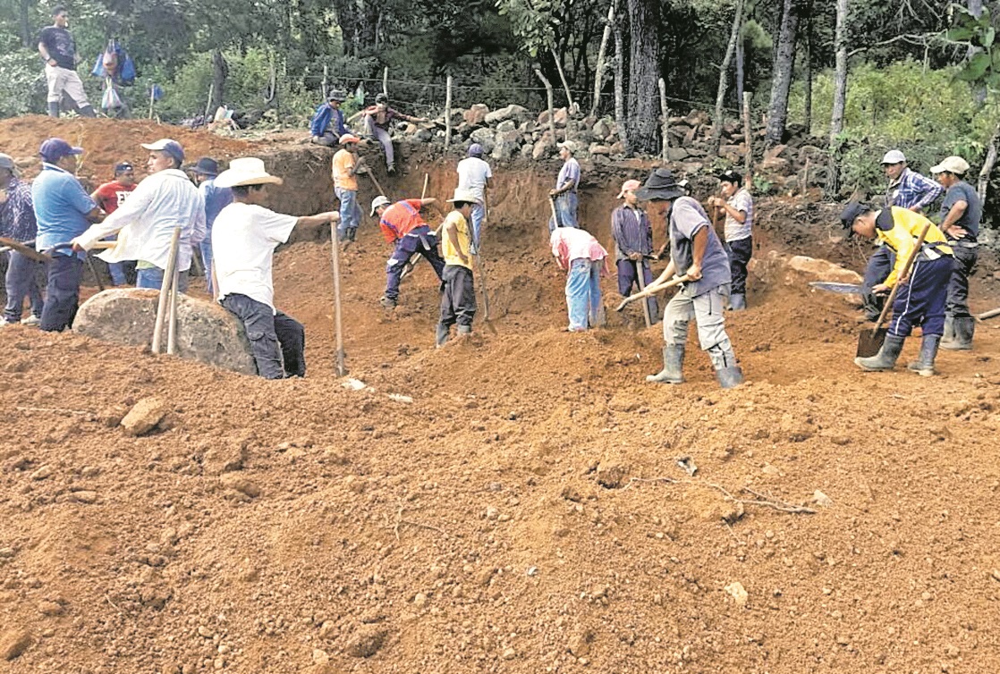 Trabajos de expansión de agua entubada en jalapa. Los recursos que no ejecuten los Codedes este año les quedarán para el 2023 (electoral) y no tendrán que devolverlo al fondo común. (Foto Prensa Libre: Hemeroteca PL)