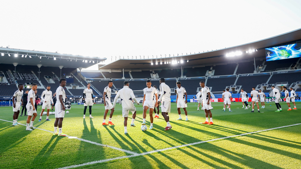 El plantel del Real Madrid durante la práctica de este martes. (Foto Prensa Libre: Twitter @realmadrid)