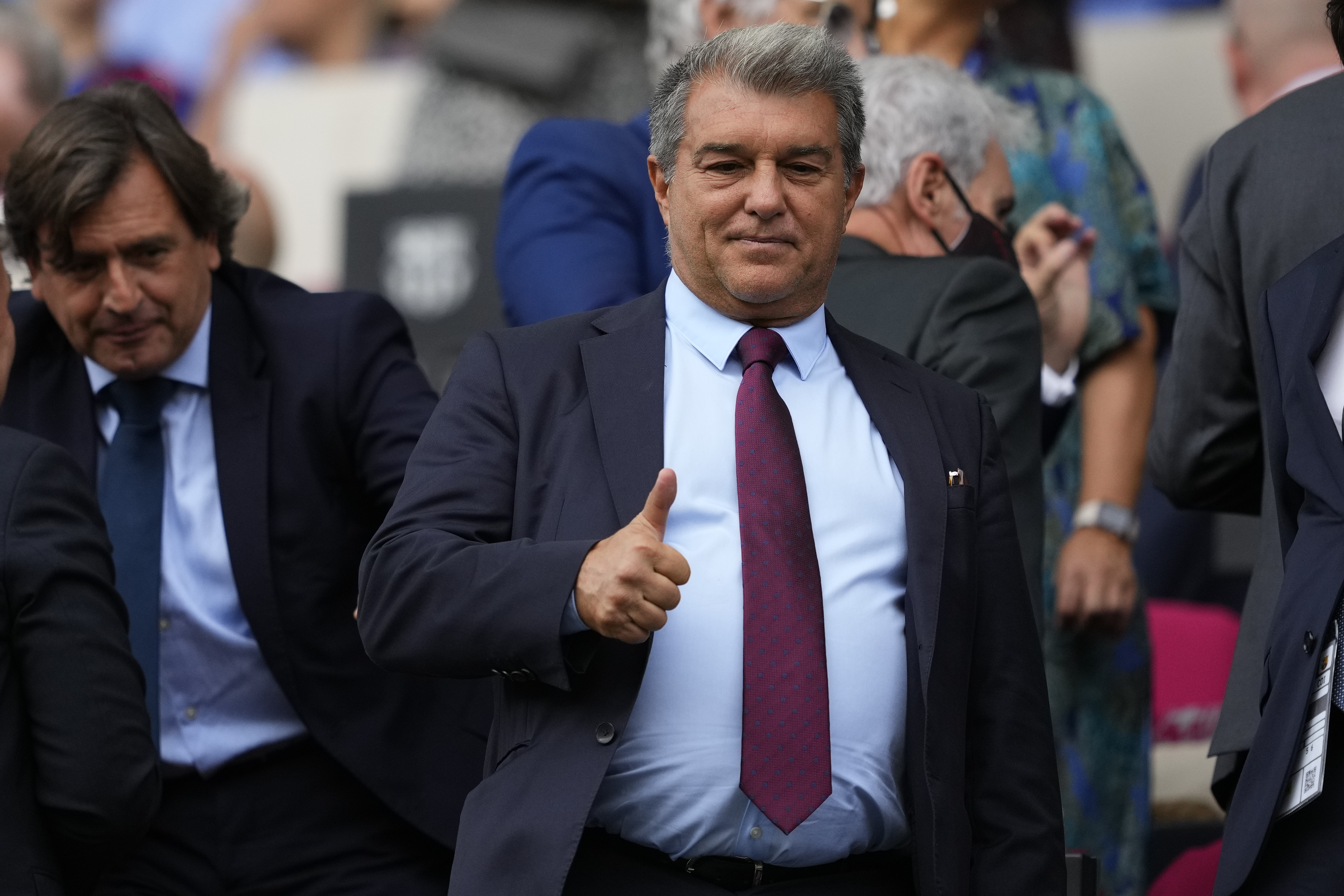 El presidente del FC Barcelona Joan Laporta expresó su descontento por el arbitraje reciente en Champions League. Foto Prensa Libre (EFE)