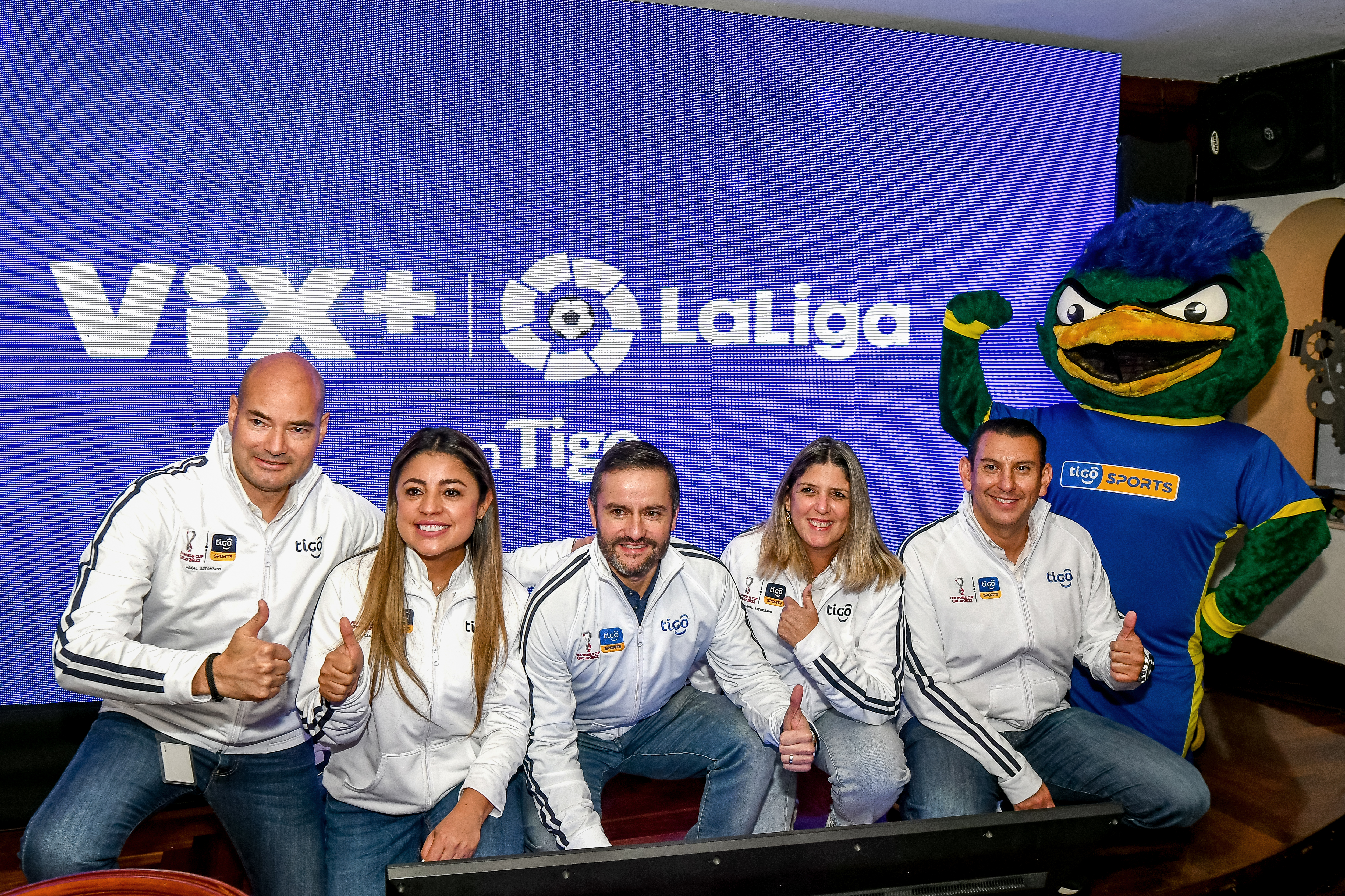 En Tigo ya se vive la fiesta del futbol de Liga Española junto a Quetzalín. Foto Prensa Libre: Sergio Muñoz