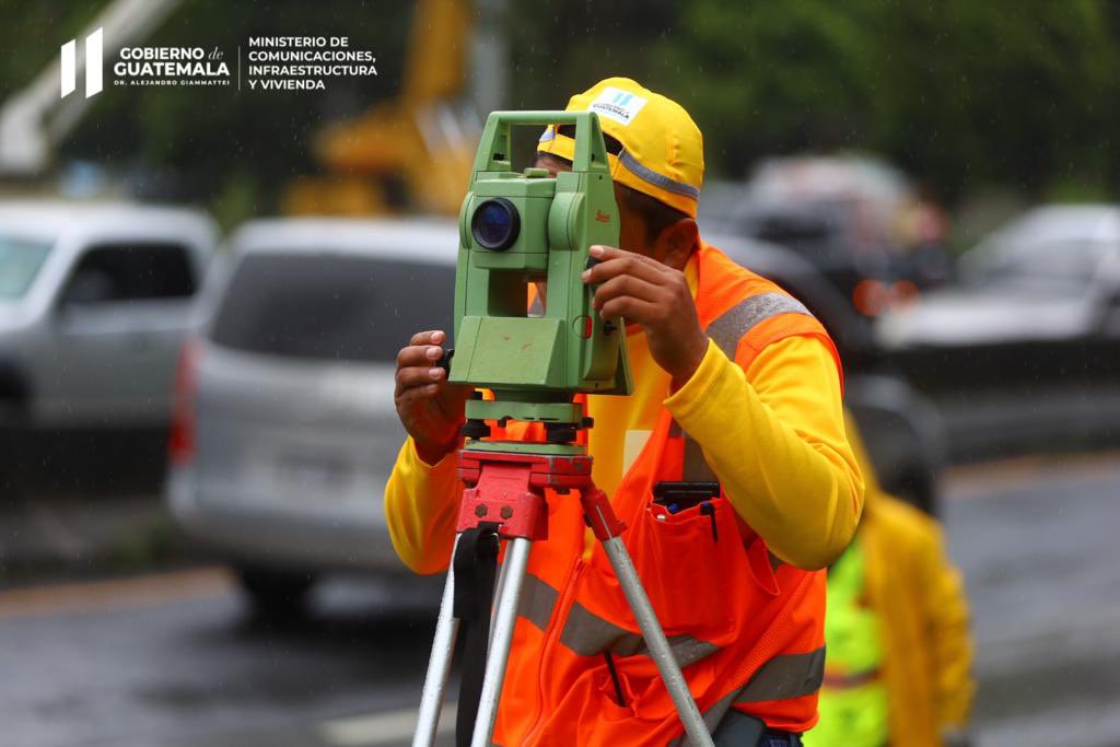 El Ministerio de Comunicaciones emitió anuncios de licitación para construir viaductos en Mixco y Sacatepéquez. (Foto Prensa Libre: CIV)