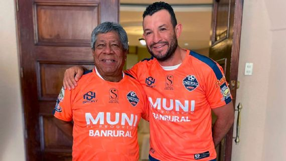 Ramón Maradiaga fue presentado como entrenador del Deportivo Achuapa. Foto Prensa Libre (Achuapa) 