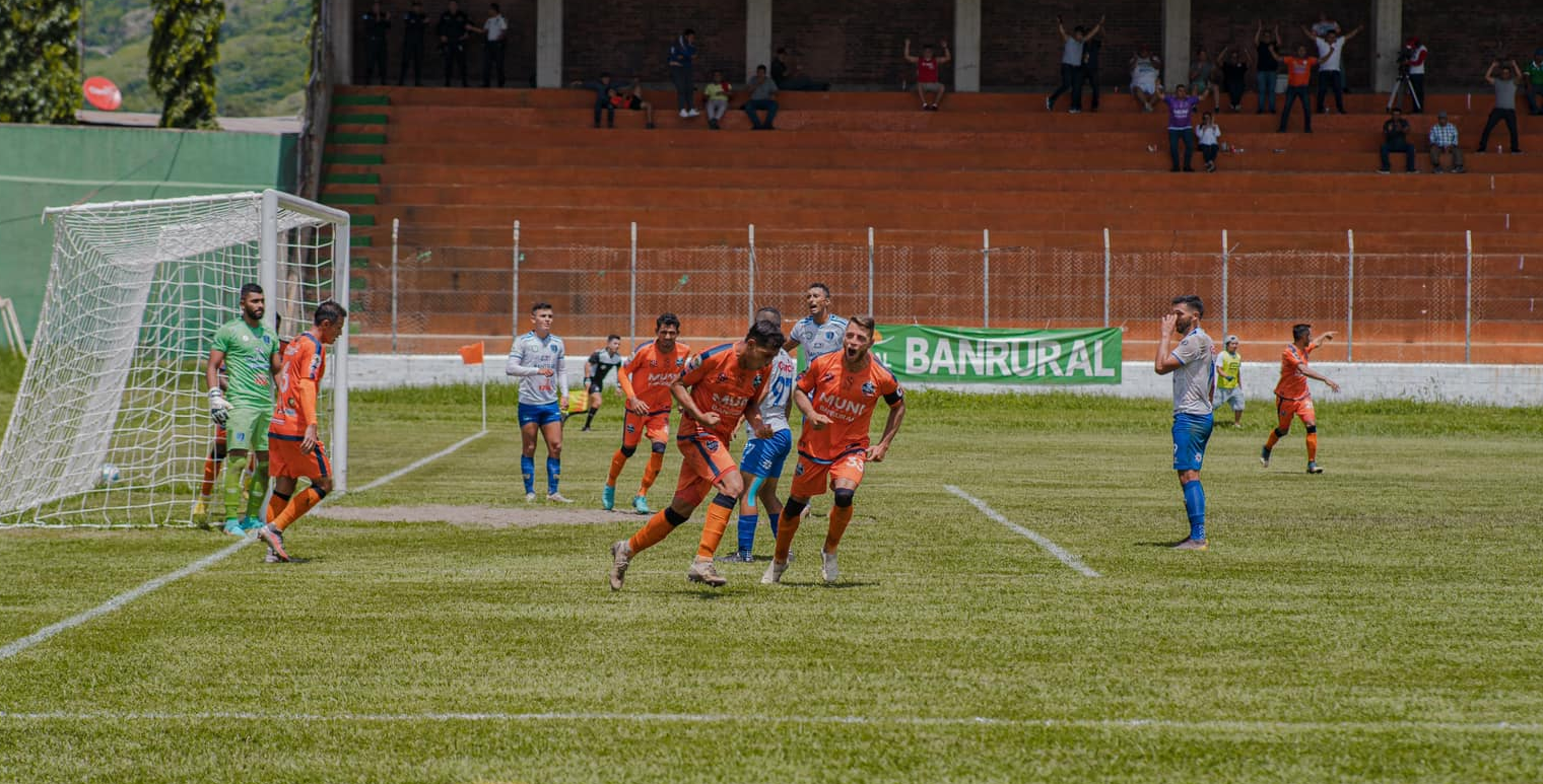 Deportivo Achuapa ganó en el estreno de Ramón Maradiaga como su entrenador. Foto Prensa Libre (Deportivo Achuapa)