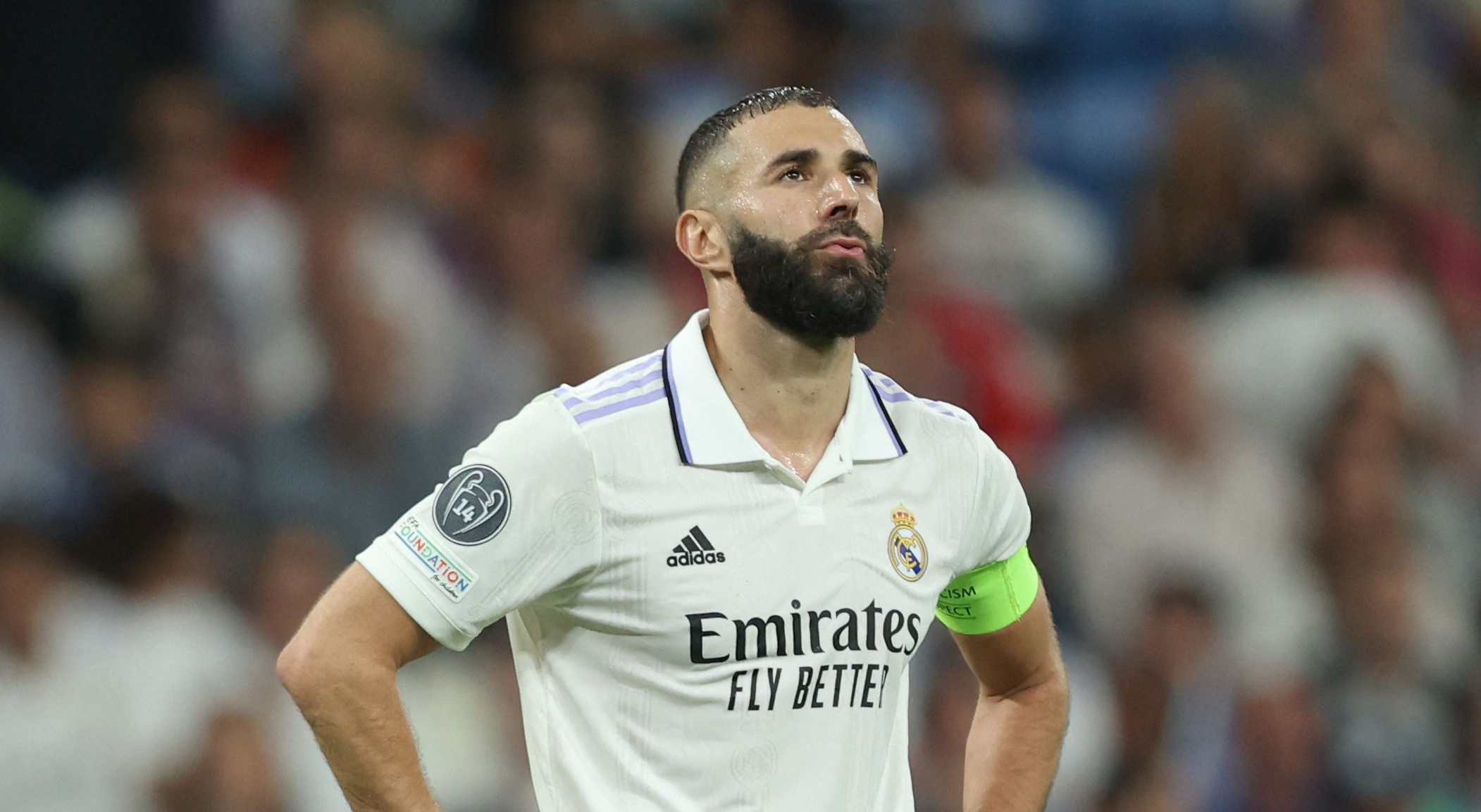 Benzema aún no se recupera al cien por ciento de su lesión y volverá a quedar fuera de la convocatoria merengue. (Foto Prensa Libre: AFP)