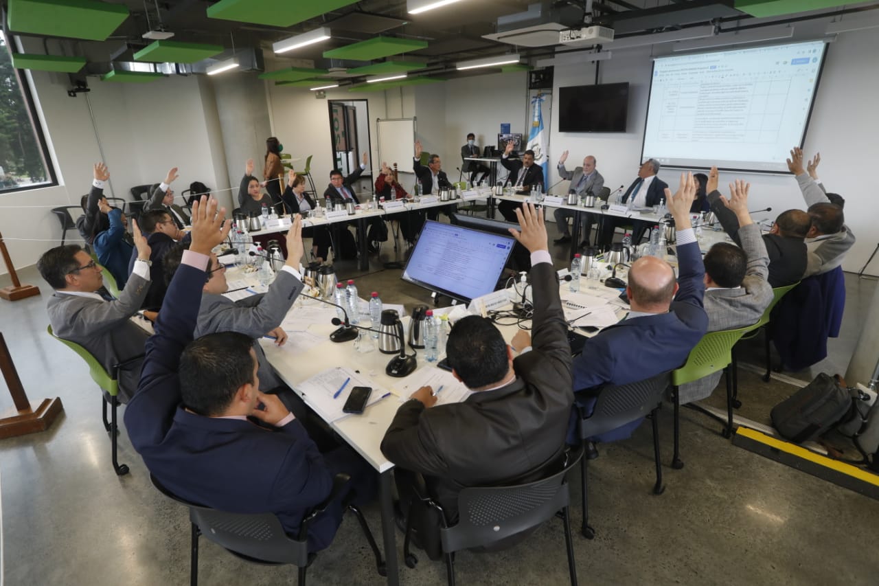 Comisión acuerda que las entrevistas a los aspirantes serán martes y miércoles. Fotografía: Prensa Libre (Esbin García). 